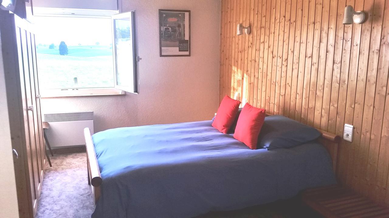 Hotel Logis Ferme De La Vrine Vuillecin